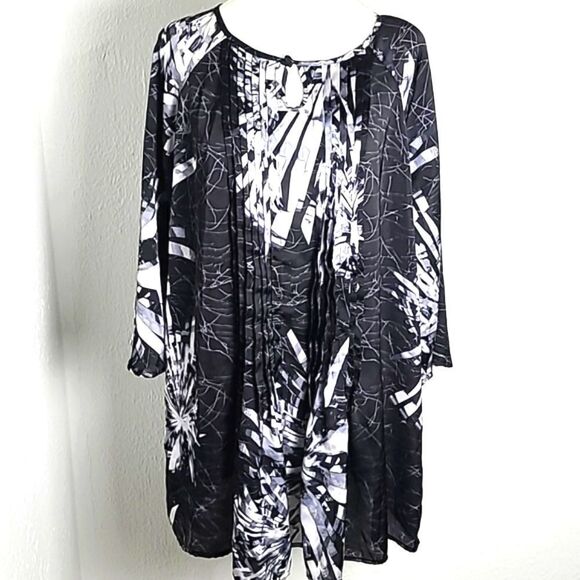 Lane Bryant Black & White Tunic Top, Size 14/16 - Picture 1 of 7